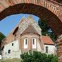 Kirche von Altenkirchen durch Torbogen Segeln Rügen Møn 2014